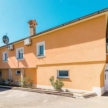 בית נופש Holiday Vlahovic - Pzn312 Tinjan